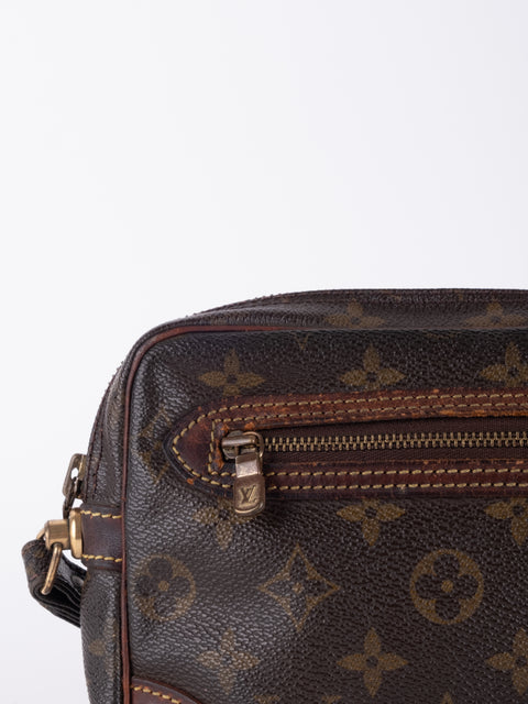 LOUIS VUITTON clutch