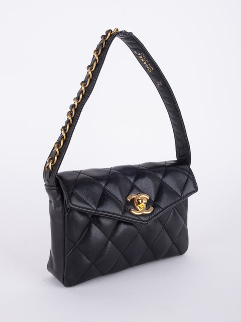 CHANEL Vintage 90s Black Matelassé Shoulder Bag נדיר במיוחד