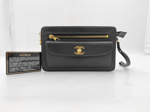 Chanel Black Leather Coco Mark Turn-Lock Wristlet Clutch Bag) 1996 נדיר במיוחד