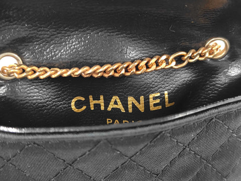 Chanel Vintage Quilted Satin Micro Flap Bag Necklace Pouch - Black 1988 נדיר במיוחד