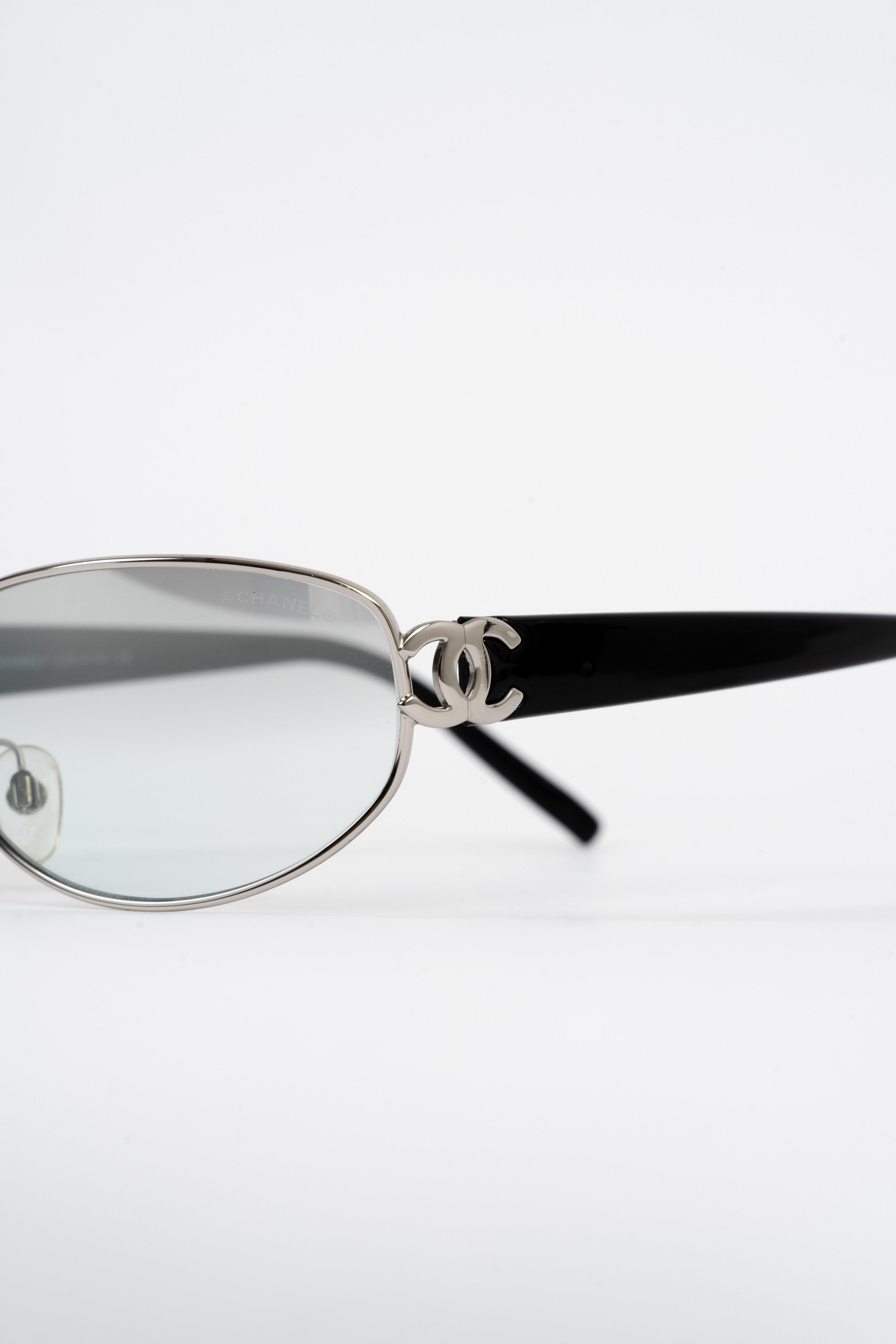 Vintage Gray Sunglasses - Volver