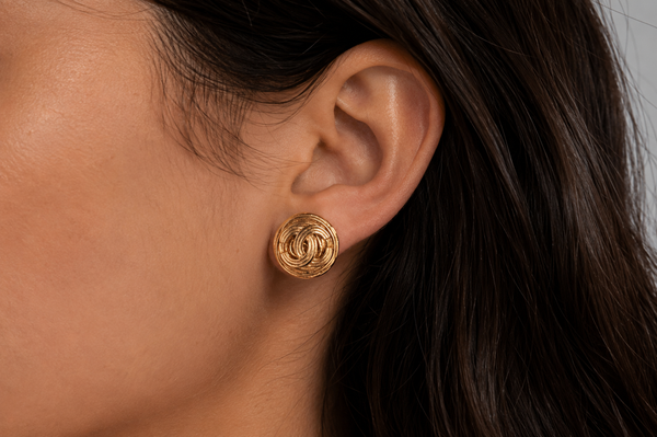 CHANEL Gold-Tone Knot Clip-On Earrings – Karl Lagerfeld Era 85׳