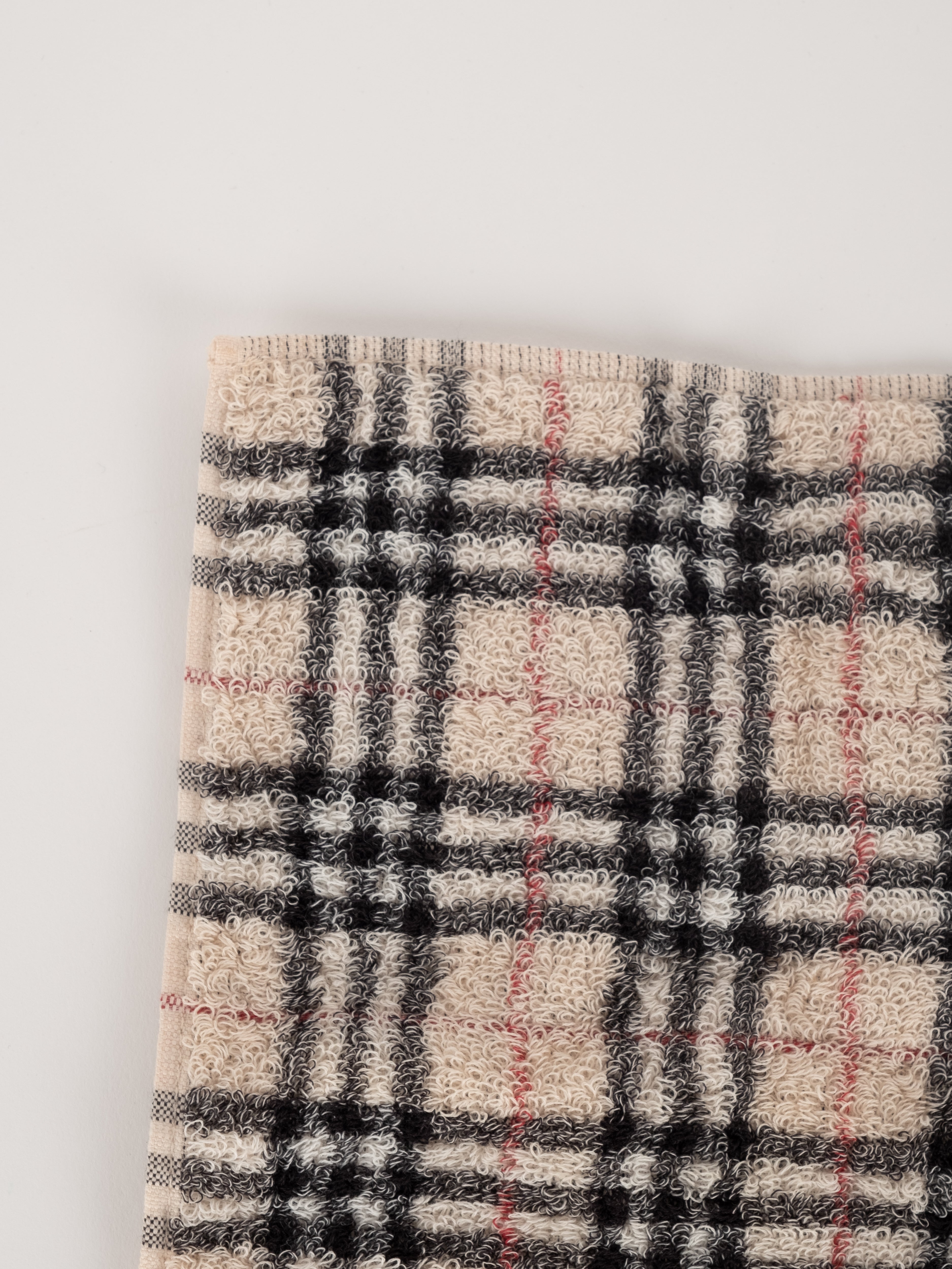 Burberry Checked Wool Towel – Beige / Black