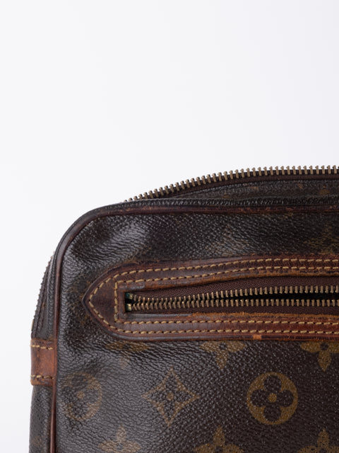 LOUIS VUITTON clutch