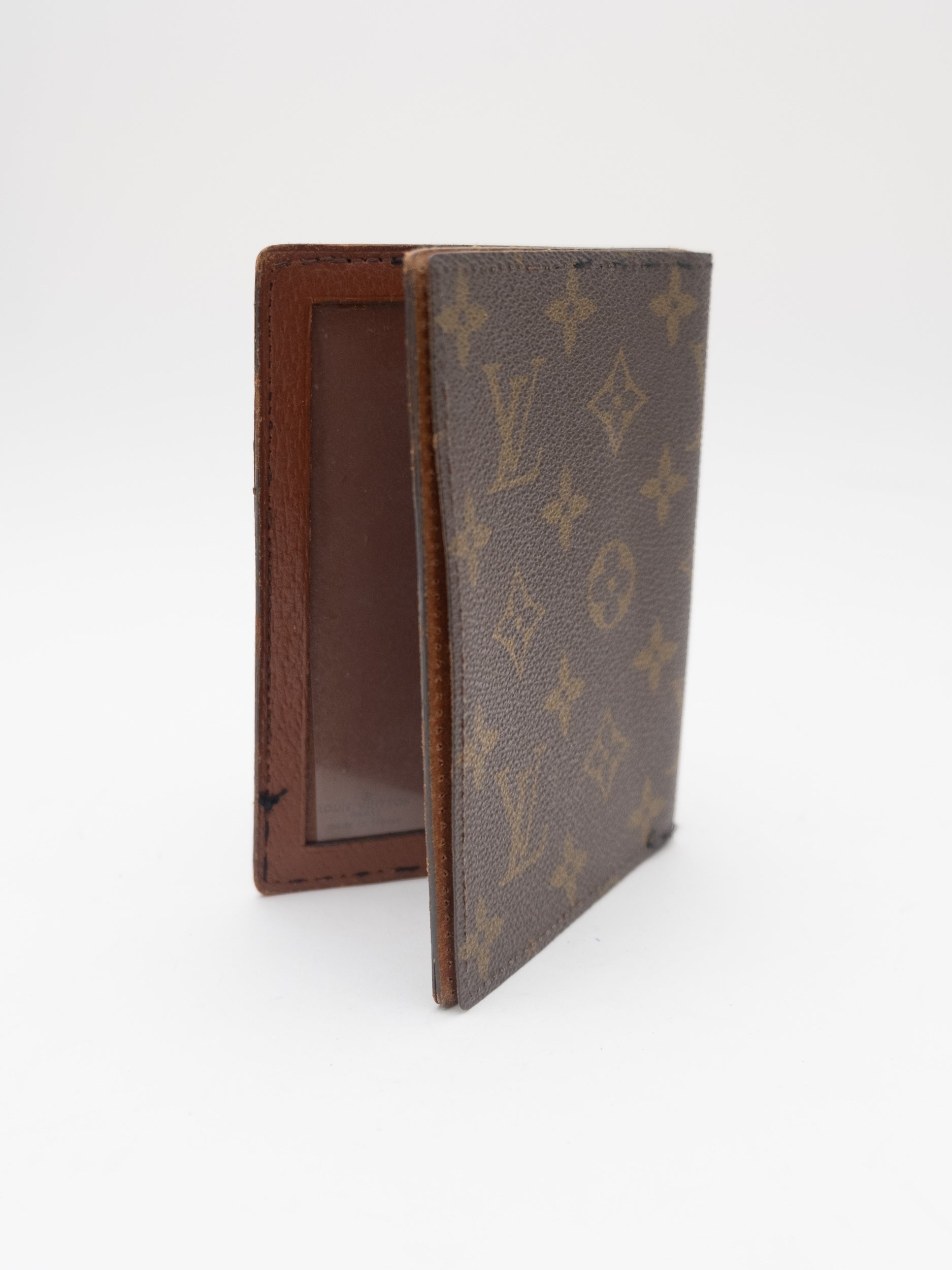 LOUIS VUITTON Monogram Passport Cover