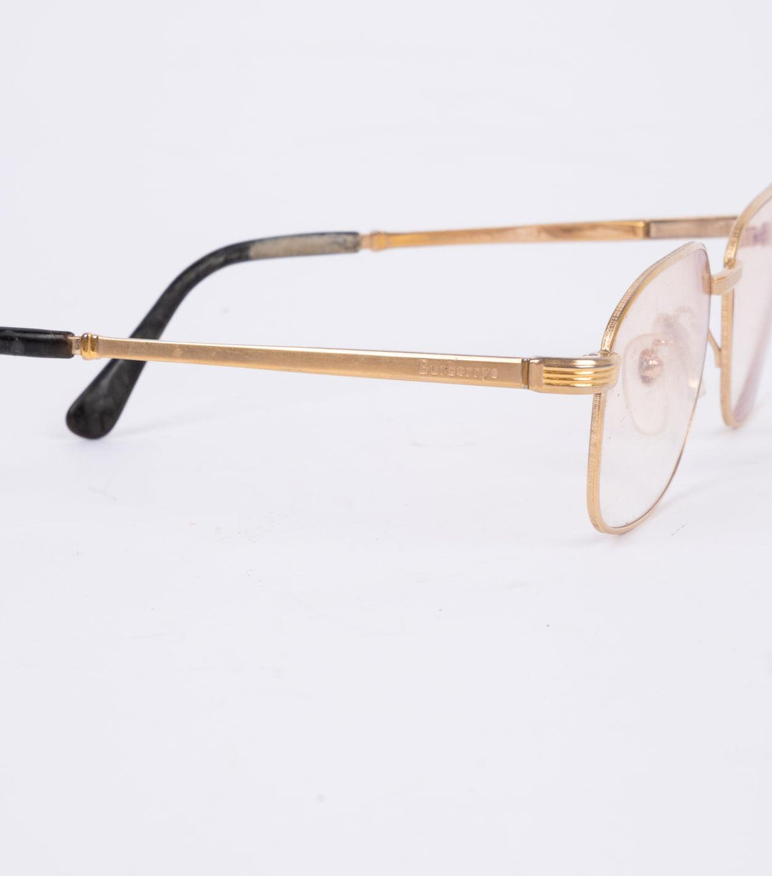 Golden glasses - Volver