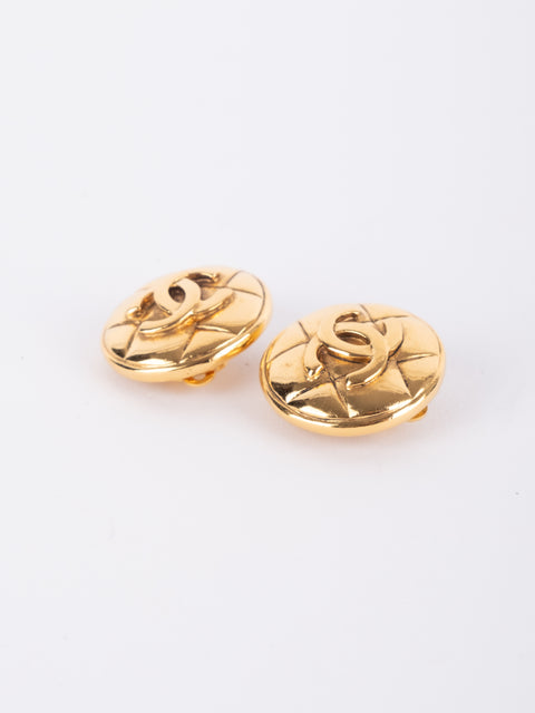 CHANEL Gold-Tone Interlocking Knot Clip-On Earrings – Karl Lagerfeld Era