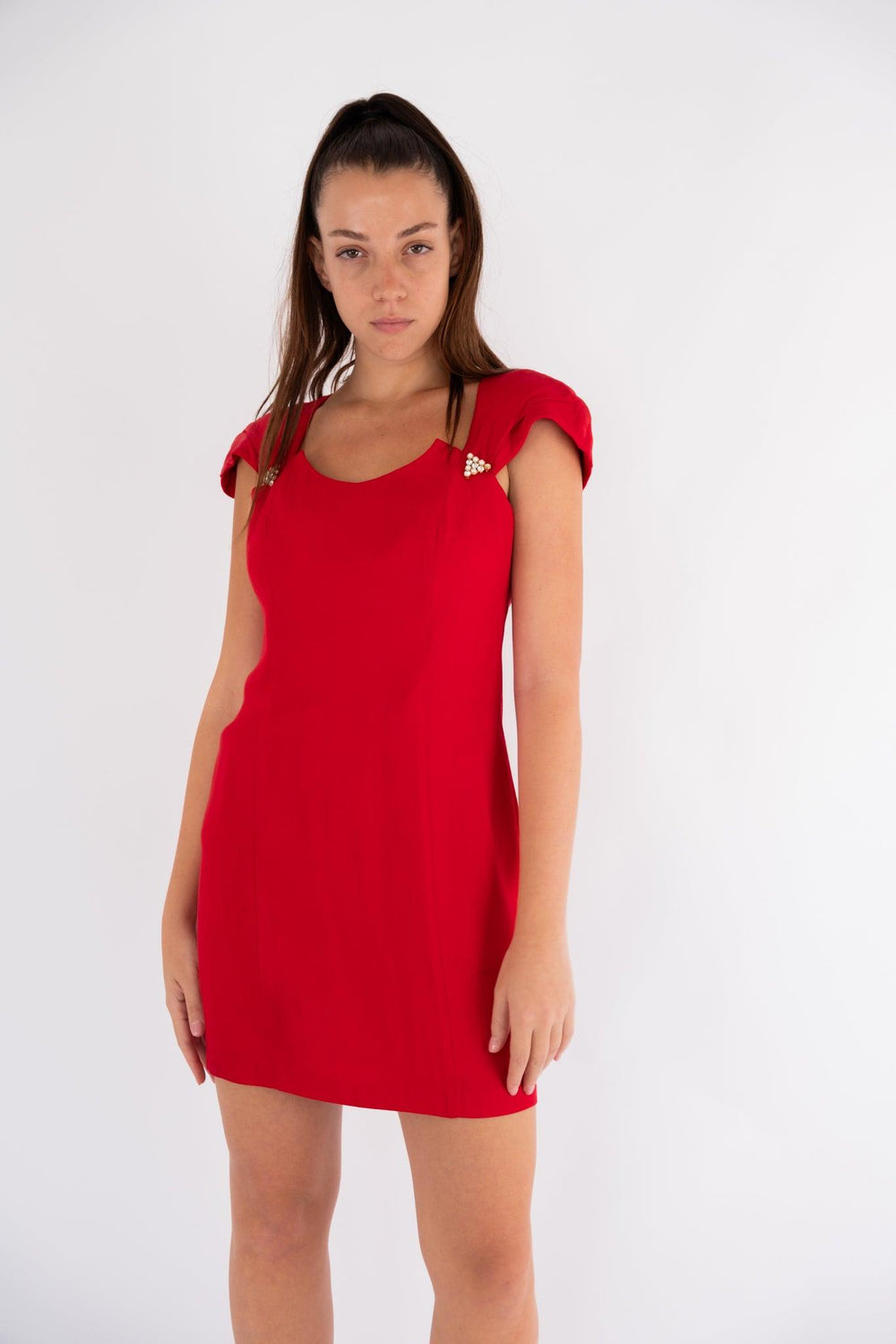 שמלה אדומה מעוטרת פנינים עם גב פתוח - Volver