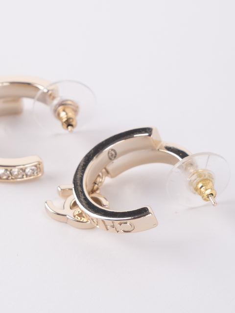 CHANEL Vintage Crystal CC Hoop Earrings by Karl Lagerfeld – Early 2000s נדיר במיוחד