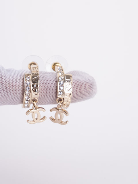 CHANEL Vintage Crystal CC Hoop Earrings by Karl Lagerfeld – Early 2000s נדיר במיוחד