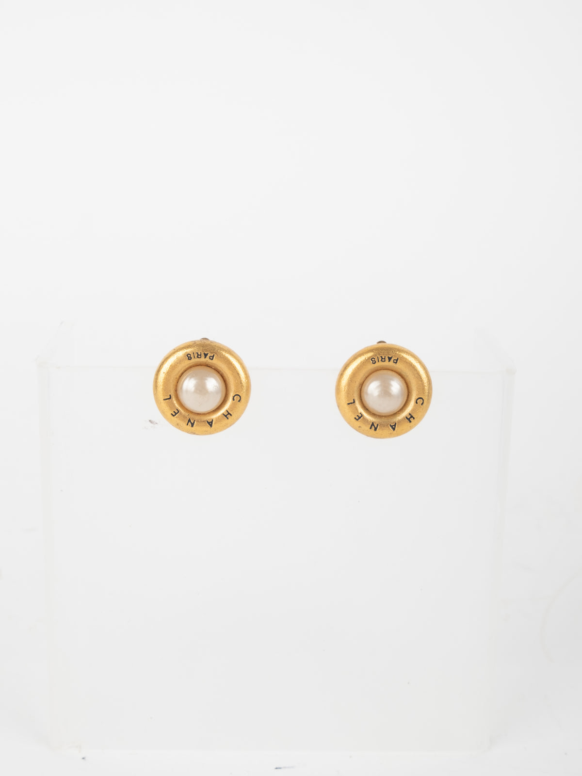 Pearl Cc Button Chanel