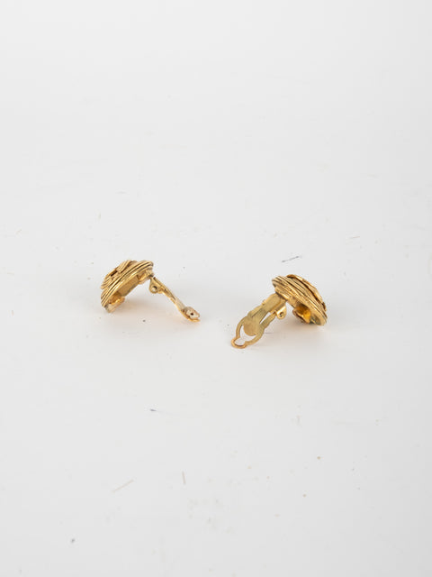 CHANEL Vintage Textured CC Button Earrings Gold Karl Lagerfeld era נדיר במיוחד שנות ה-90'