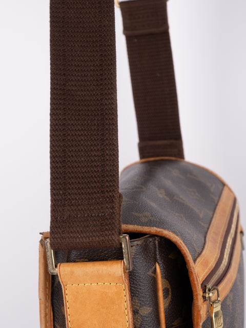LOUIS VUITTON Vintage Monogram Reporter PM Shoulder Bag