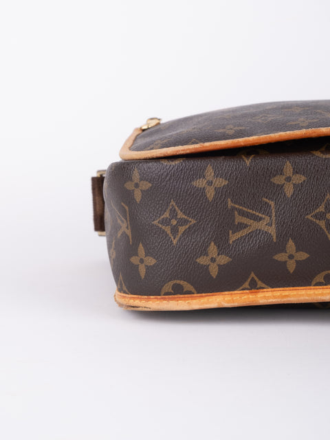 LOUIS VUITTON Vintage Monogram Reporter PM Shoulder Bag