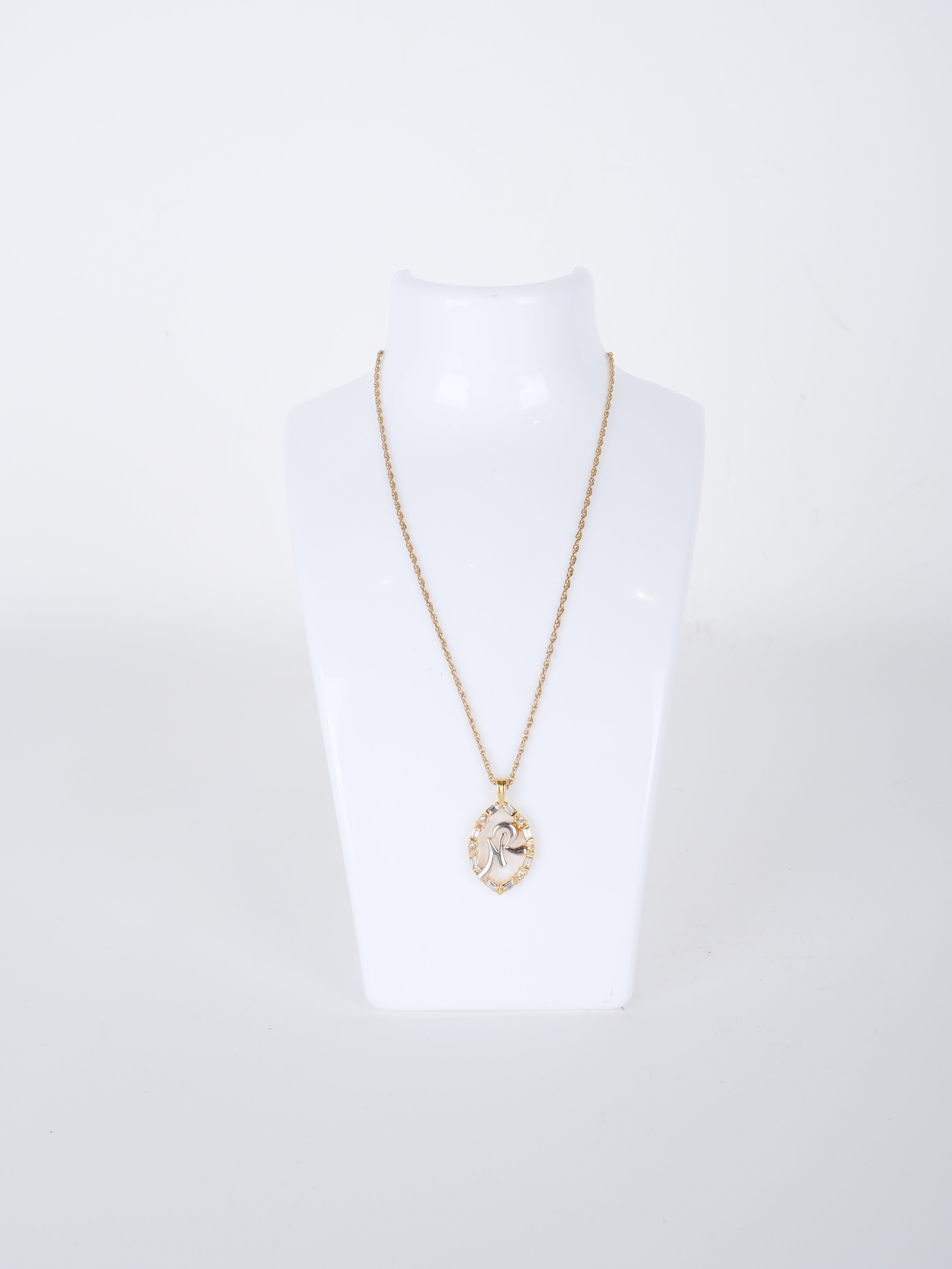 NINA RICCI Oval Initial Pendant Necklace Gold
