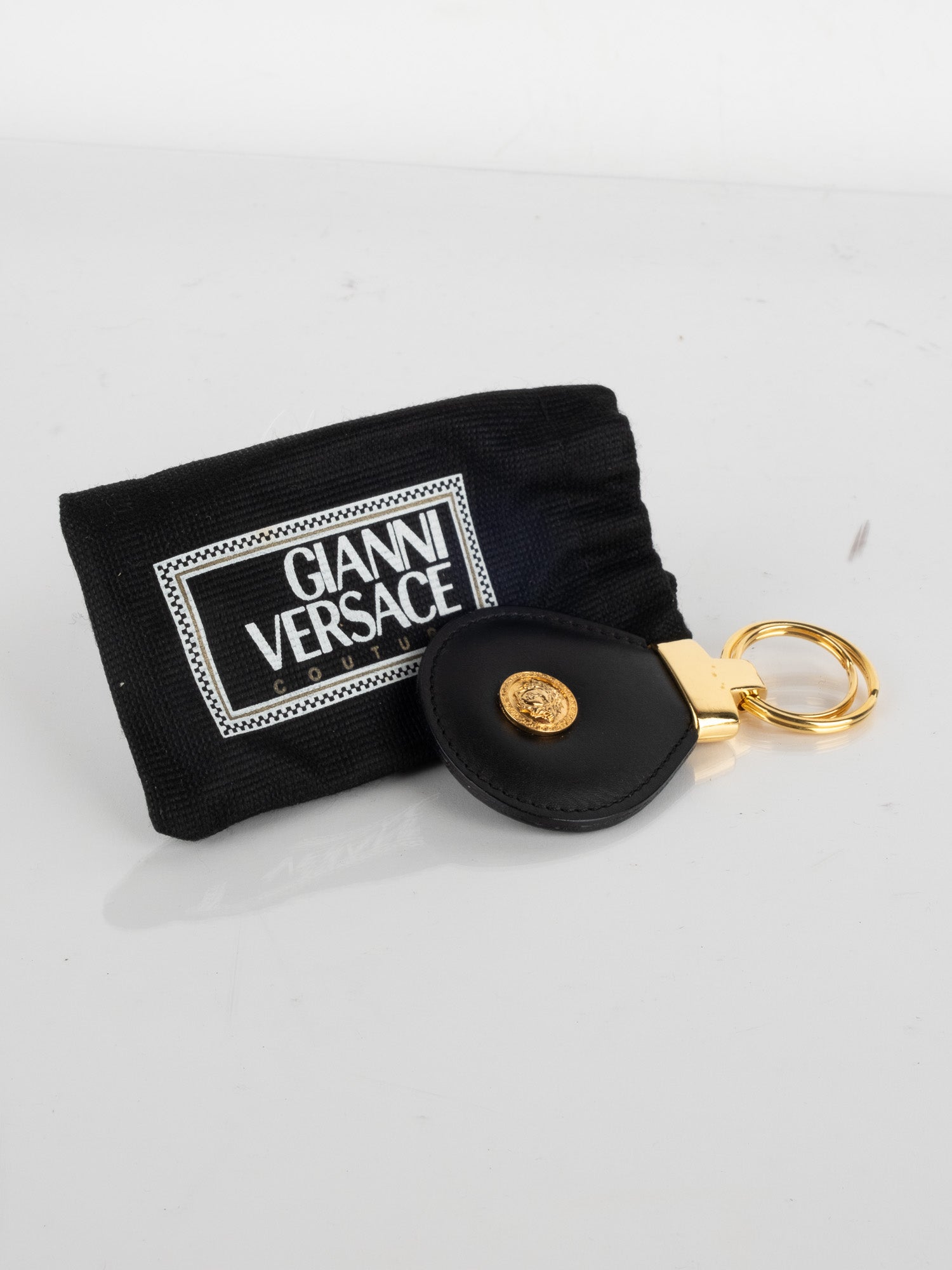 GIANNI VERSACE – Vintage Leather Medusa Key Holder נדיר במיוחד