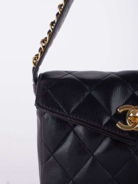 CHANEL Vintage 90s Black Matelassé Shoulder Bag נדיר במיוחד