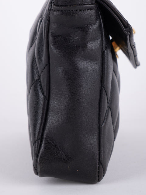 CHANEL Vintage 90s Black Matelassé Shoulder Bag נדיר במיוחד