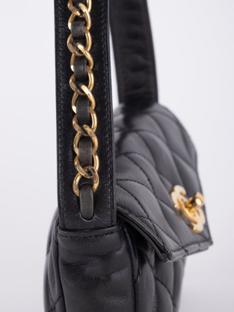 CHANEL Vintage 90s Black Matelassé Shoulder Bag נדיר במיוחד