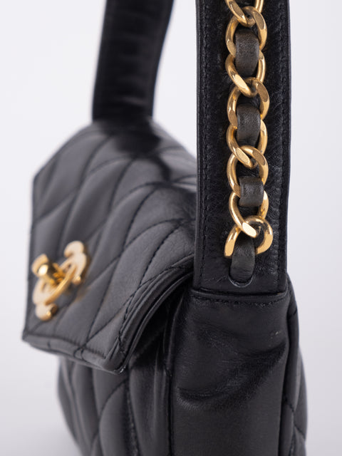 CHANEL Vintage 90s Black Matelassé Shoulder Bag נדיר במיוחד