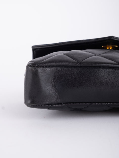 CHANEL Vintage 90s Black Matelassé Shoulder Bag נדיר במיוחד