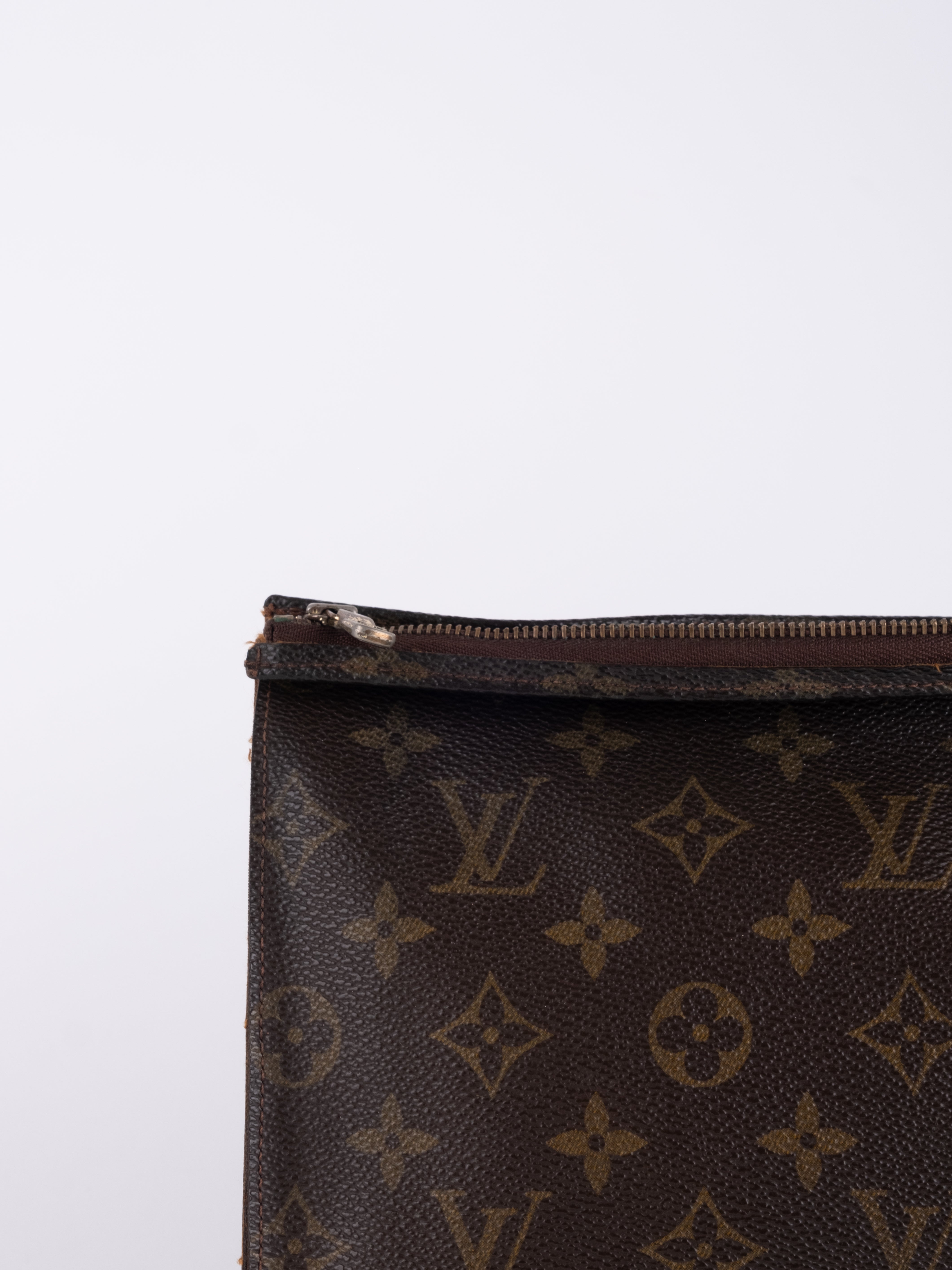 Louis Vuitton Monogram Pochette Clutch