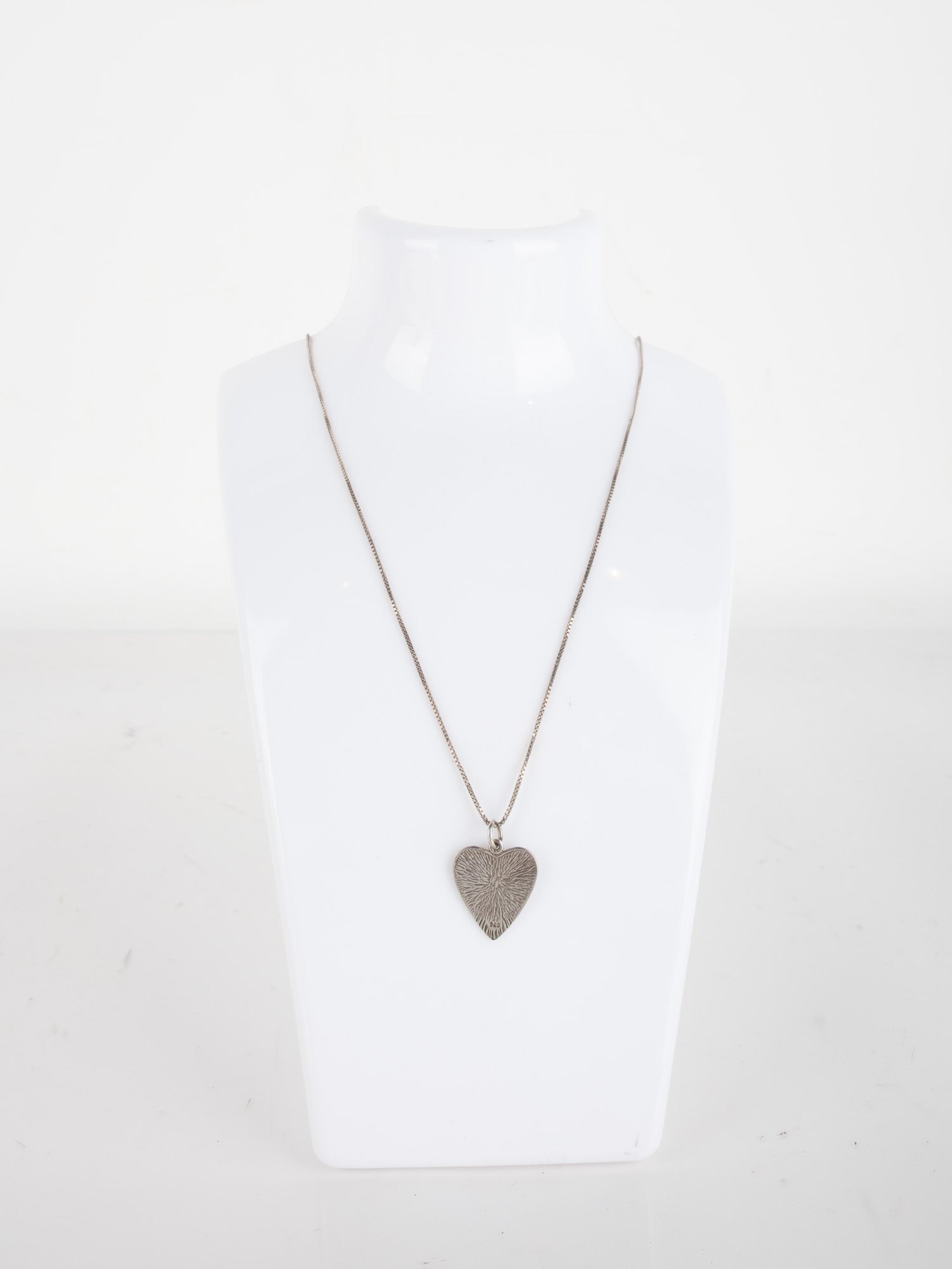 Vintage Silver Heart Pendant Necklace – Filigree Design