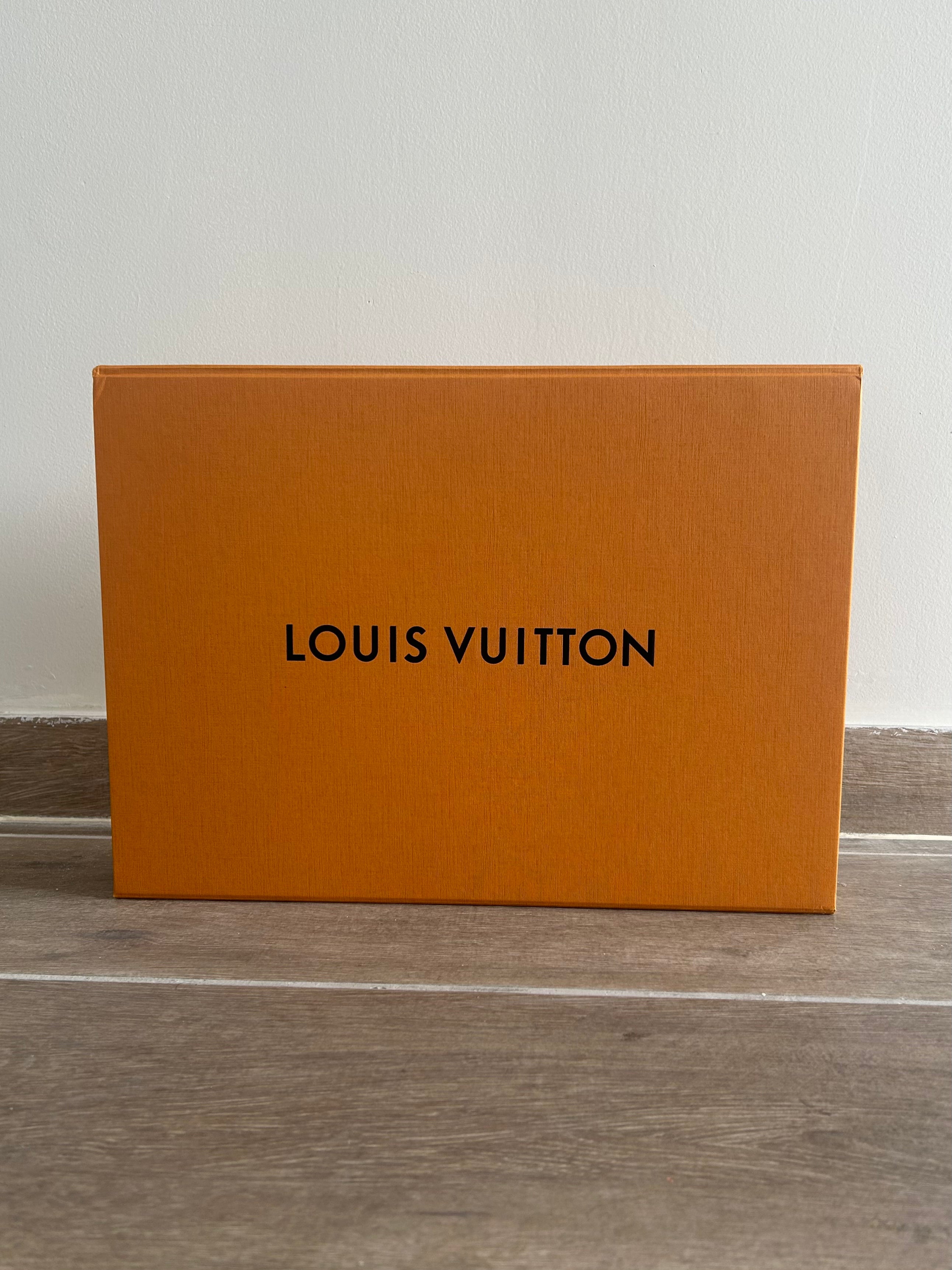 Louis Vuitton -37X27X15 Box