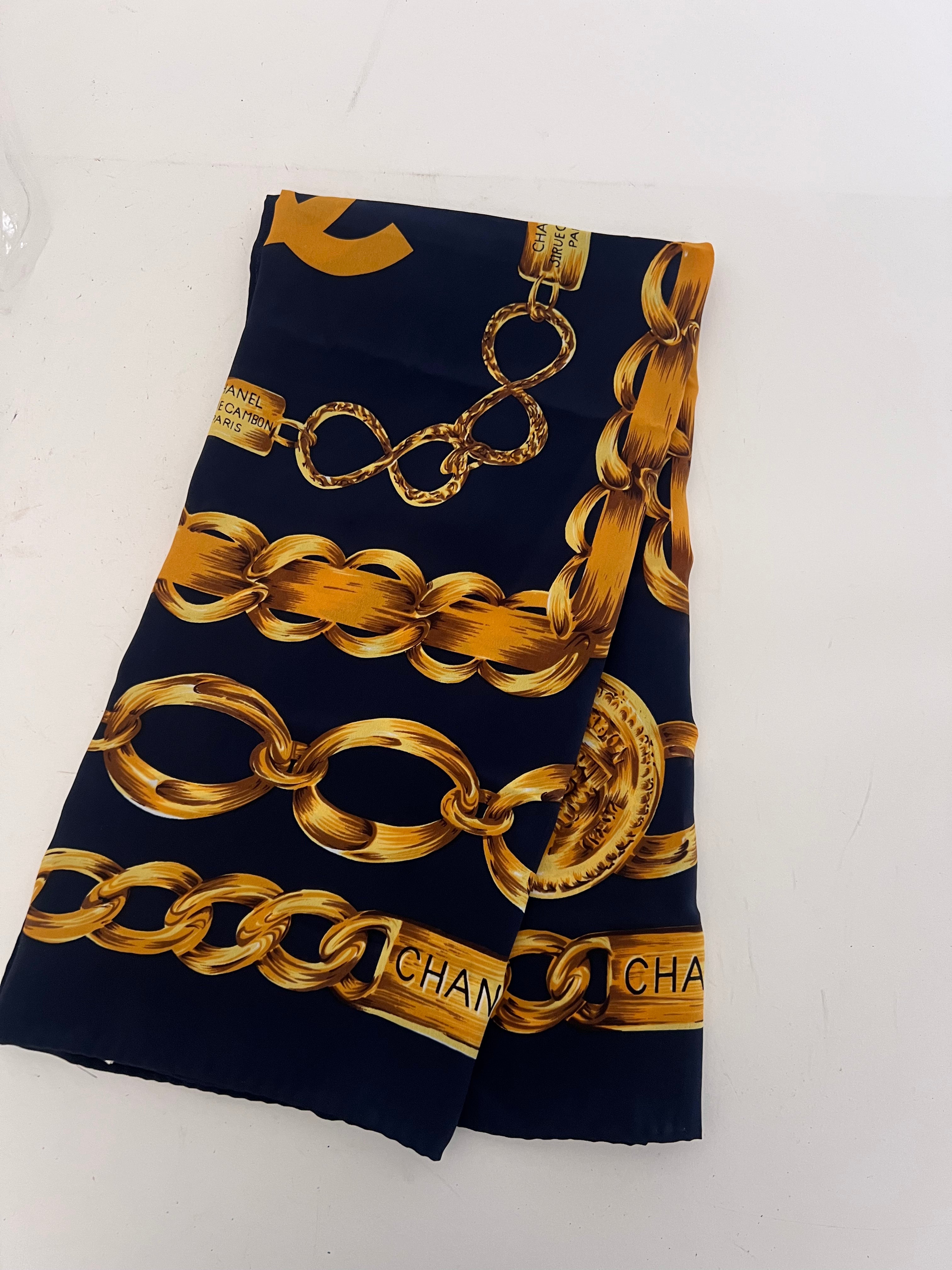 Chanel Silk Scarf נדיר במיוחד